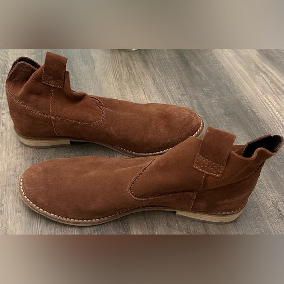 Diba Shoes - Women's Suede Chelsea Boot